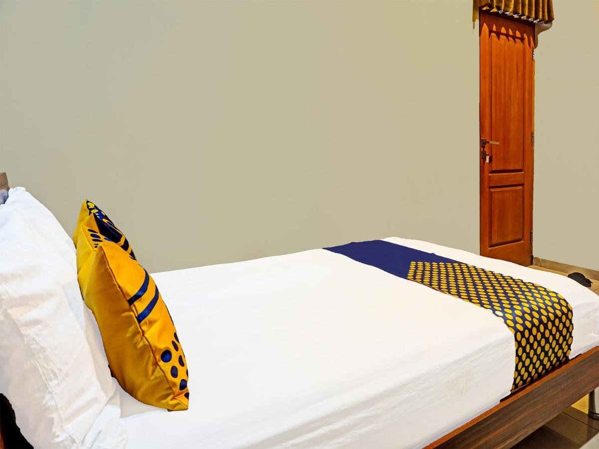 Spot On 91530 Sumpil Syariah Hotel Malang Luaran gambar