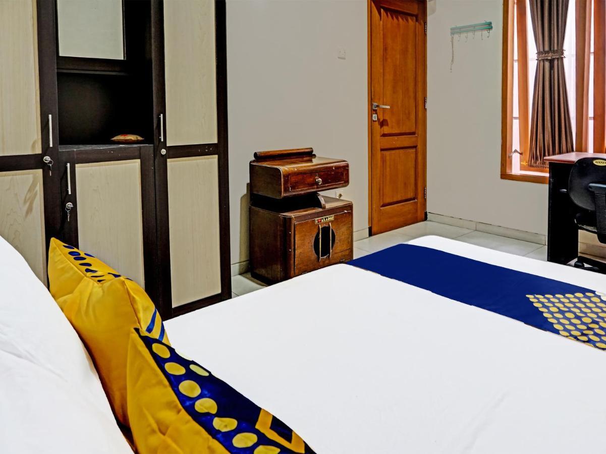 Spot On 91530 Sumpil Syariah Hotel Malang Luaran gambar