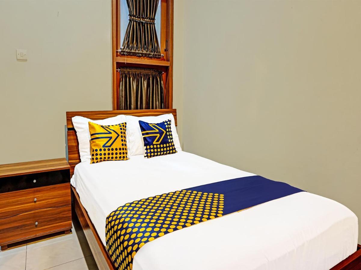 Spot On 91530 Sumpil Syariah Hotel Malang Luaran gambar