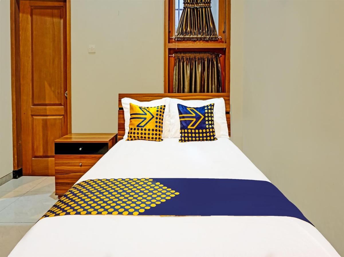 Spot On 91530 Sumpil Syariah Hotel Malang Luaran gambar